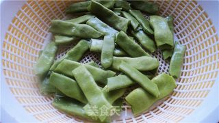 蒜头豆豉炒扁豆的做法步骤：2