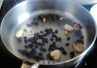 蒜头豆豉炒扁豆的做法步骤：2
