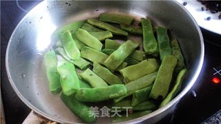 蒜头豆豉炒扁豆的做法步骤：2