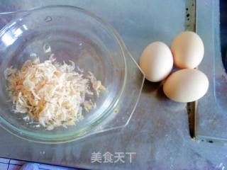 韭菜虾皮炒鸡蛋的做法步骤：2