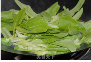热狗木耳炒油菜的做法步骤：2