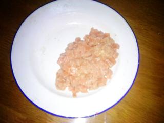 香菇洋葱肉丁酱面的做法步骤：2
