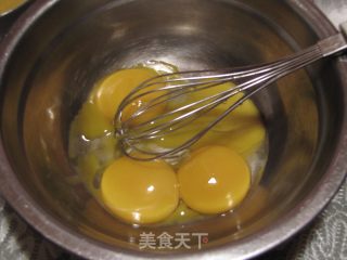 香草戚风蛋糕的做法步骤：2