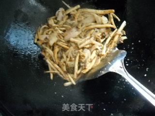 干锅茶树菇的做法步骤：2