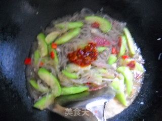 香肚丝瓜炒薯粉的做法步骤：2