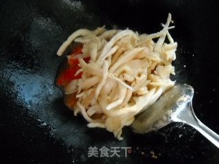 姬菇炒蛋的做法步骤：2