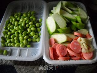 毛豆炒丝瓜的做法步骤：2