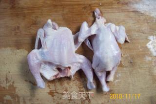 《芝麻脆香嫩乳鸽》又名《麻辣芝麻炸乳鸽》的做法步骤：5