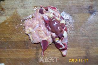 大蒜苗清炒鸡杂的做法步骤：2