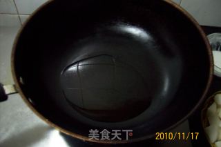 【秋冬绿盾】---《蒜苗红烧白萝卜》的做法步骤：2