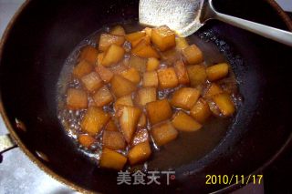 【秋冬绿盾】---《蒜苗红烧白萝卜》的做法步骤：2