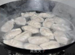 干贝苞菜猪肉饺子的做法步骤：2