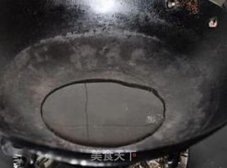 让人垂涎的辣椒炒肥肠的做法步骤：3