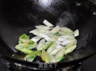 让人垂涎的辣椒炒肥肠的做法步骤：3