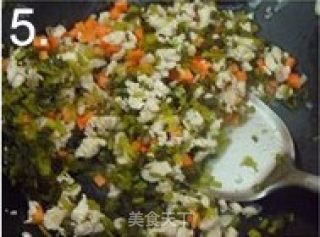 雪菜笋丁鲜肉包的做法步骤：3