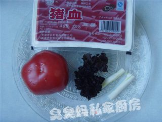 猪血番茄木耳汤的做法步骤：3