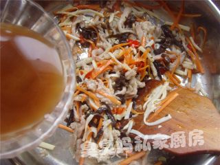 鱼香肉丝的做法步骤：4