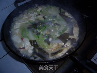 鱼头豆腐海带烩菜的做法步骤：2