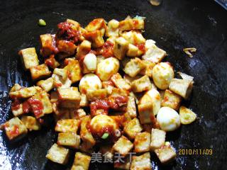 辣酱豆丁的做法步骤：2