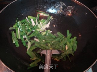 家常炒大蒜的做法步骤：2