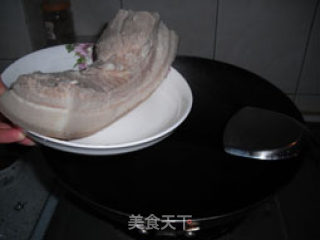 一起分享私家菜——梅菜扣肉的做法步骤：7