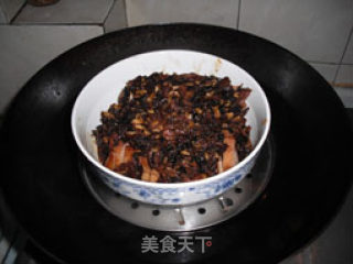一起分享私家菜——梅菜扣肉的做法步骤：7