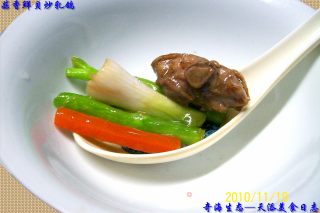 【秋冬绿盾】---《蒜香鲜贝炒乳鸽》的做法步骤：7