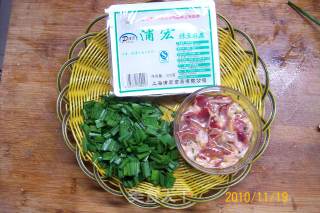 【秋冬绿盾】---《大蒜鸡杂炒麻腐》的做法步骤：2
