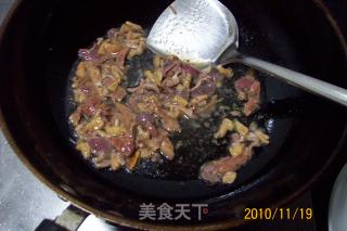 【秋冬绿盾】---《大蒜鸡杂炒麻腐》的做法步骤：2