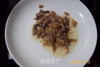 【秋冬绿盾】---《大蒜鸡杂炒麻腐》的做法步骤：2