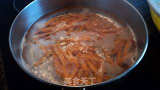 孜然炒红萝卜青豆的做法步骤：2