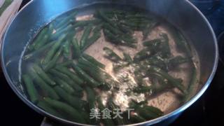 孜然炒红萝卜青豆的做法步骤：2