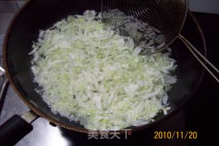 【秋冬绿盾】---《蒜香白菜拌粉丝》的做法步骤：7