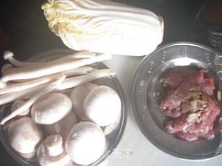 让菜梆子哄抢的一道菜---黄芽菜炒双菇的做法步骤：2