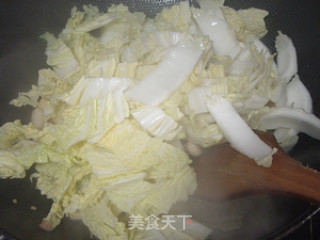 让菜梆子哄抢的一道菜---黄芽菜炒双菇的做法步骤：2