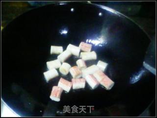 蟹肉棒炒苦瓜的做法步骤：2