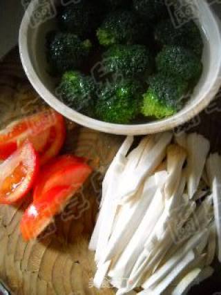 茄汁杏鲍西兰花的做法步骤：2