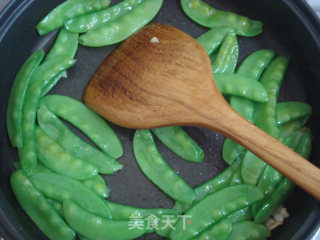 鲜嫩滑口的荷兰豆炒牛肉的做法步骤：3