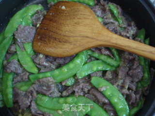鲜嫩滑口的荷兰豆炒牛肉的做法步骤：3