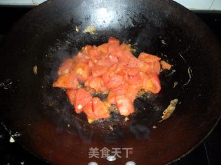 西红柿鸡蛋面的做法步骤：2