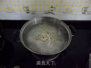 西红柿鸡蛋面的做法步骤：2