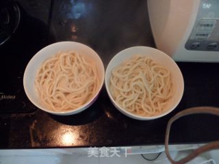 西红柿鸡蛋面的做法步骤：2