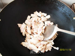 胡萝卜蒜苗回锅肉的做法步骤：2
