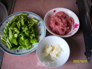 青椒肉片的做法步骤：2