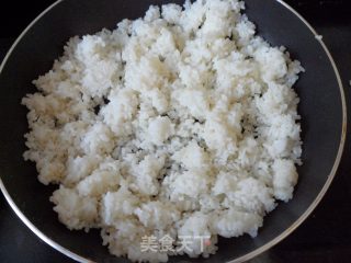 烤肠蛋炒饭的做法步骤：2