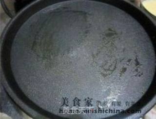 自制煎饼的做法步骤：2