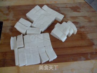 豆腐蘑菇一锅烩的做法步骤：2
