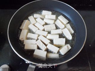 豆腐蘑菇一锅烩的做法步骤：2