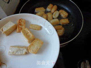 豆腐蘑菇一锅烩的做法步骤：2