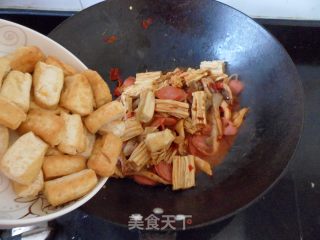 豆腐蘑菇一锅烩的做法步骤：2
